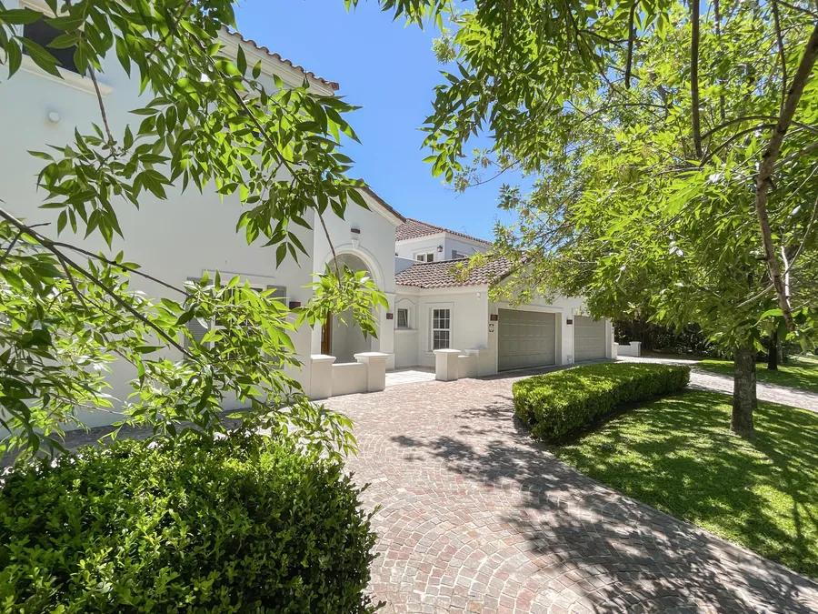 Venta Casa Los Castores, Gran Lote, Sobre El Agua, 6 Dormitorios. Nordelta.